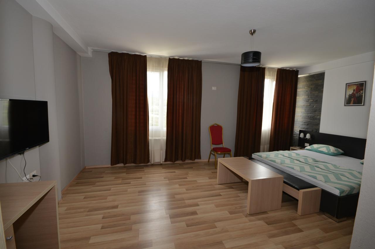 Hotel Veri Peshkopia Kültér fotó